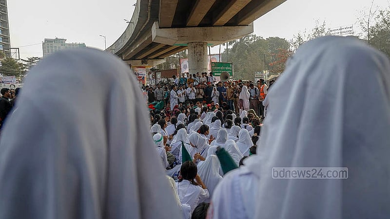 Students from government and private technical institutions, including Dhaka Polytechnic Institute, block the Saat Rasta road in Dhaka’s Tejgaon, on Tuesday, Feb 3, 2026, shouting slogans to press their demands. Photo: Mahmud Zaman Ovi