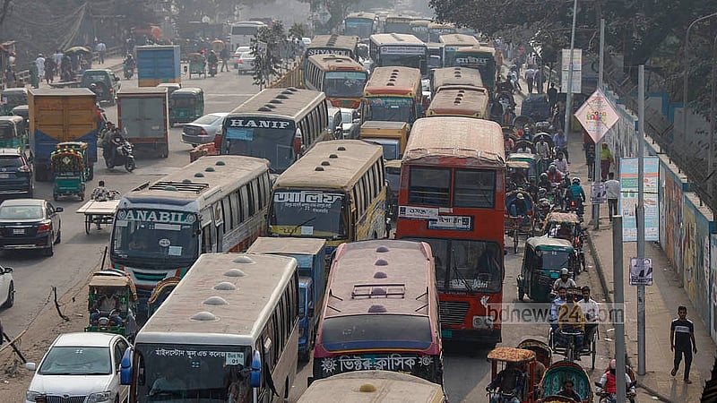 One of the main reasons for heavy traffic congestion on the roads leading to Merul Badda, Modhyo Badda, and North Badda via Rampura Bridge in Dhaka is disorderly traffic management. Buses frequently stop at random points on the road for a long time to pick up passengers, while also blocking other buses to try to attract more commuters. Photo: Mahmud Zaman Ovi