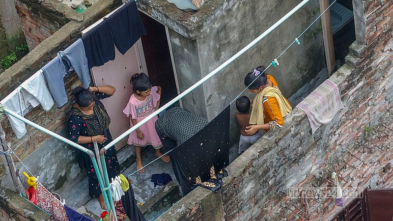 The houses in Geneva Camp are very small. Even within an 8-foot by 8-foot space, there are three-storey buildings. In each room, 8-10 members of a family live, eat, and stay closely packed together.