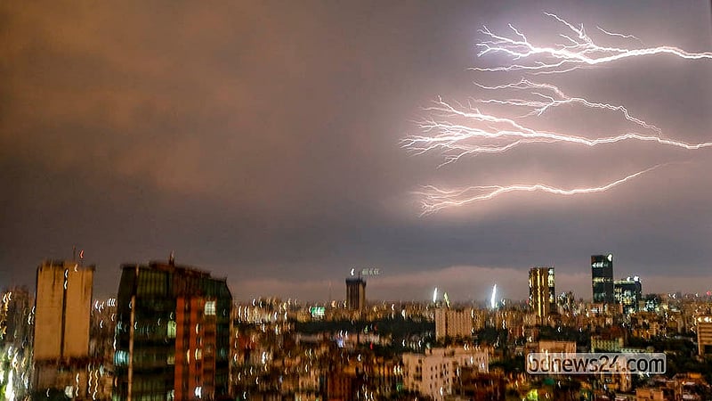 Dhaka sees rainfall on Sunday, Apr 26, 2026, after days of heat, accompanied by thunder and gusty winds. Photo: Abdullah Al Momin