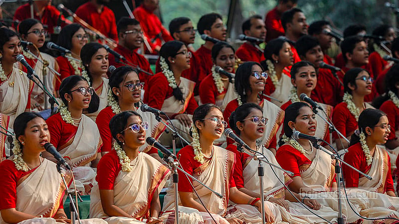 Chhayanaut’s artistes sing songs at the Bengali New Year celebration at the Ramna Batamul on Monday, Apr 14, 2025. Photo: Mahmud Zaman Ovi