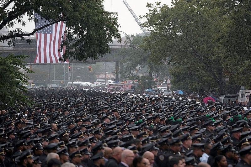 Police officers salute as the coffin of New York City Police Department (NYPD) officer Didarul Islam, killed during a mass shooting event at a midtown Manhattan office tower on July 28, is carried during his funeral services in the Bronx borough of New York City, U.S., July 31, 2025. Photo: Reuters