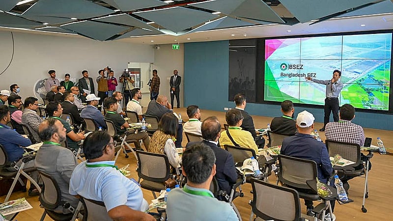 Foreign investors are shown different aspects of the investment environment, product supply system, and infrastructure in the Bangladesh Special Economic Zone (BSEZ) at Narayanganj’s Araihazar on Tuesday, Apr 8, 2025. Photo: PID