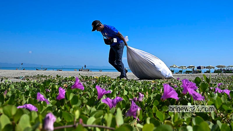Volunteers removed about 1,850kg of plastic waste, most of which was food wrappers, from the beach on Friday, Dec 5, 2025, as part of the 40th International Coastal Cleanup Day on St Martin’s Island. Photo: Muhammad Mostafigur Rahman