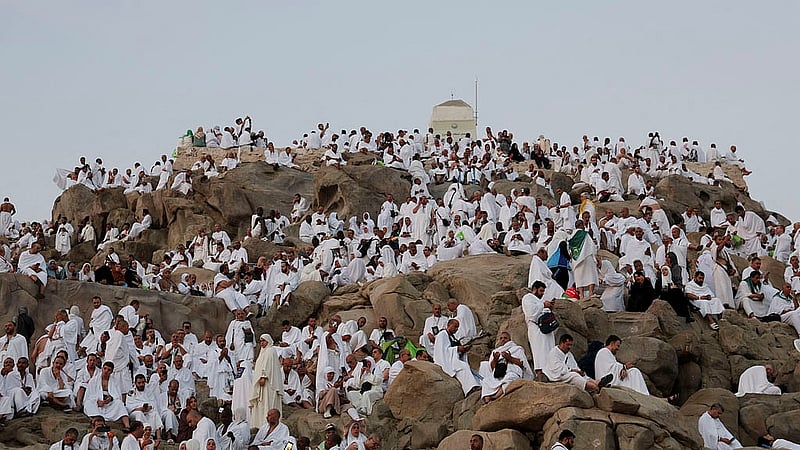 Muslim pilgrims gather at Jabal al-Rahmah, also known as Mount Arafat, during the annual hajj pilgrimage, outside the holy city of Mecca, Saudi Arabia, June 5, 2025. Photo: Reuters