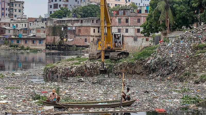 The garbage from the Kalyanpur Canal at the Deepnagar Sluicegate area of Gabtoli is collected in one place by boat. The garbage is then removed using an excavator. Photo: Mahmud Zaman Ovi