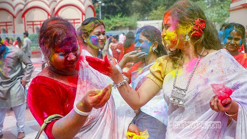 Loved ones apply colours to each other at Dhakeshwari Temple on Tuesday, Mar 3, 2026. Photo: Abdullah Al Momin