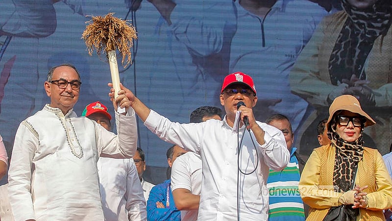BNP Chairman Tarique Rahman hands over the Sheaf of Paddy election symbol to Dhaka-8 candidate Mirza Abbas at a rally outside Motijheel Ideal School and College in Dhaka on Monday, Feb 9, 2026. Photo: Abdullah Al Momin