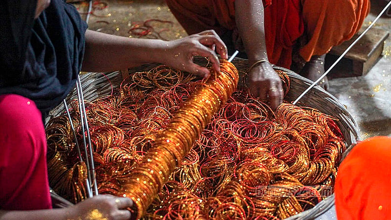 Bangles of various designs and colours are made from silver wire in Dhaka’s Lalbagh. A handful of bangles are sold wholesale for Tk 8-20, depending on the size. Photo: Abdullah Al Momin