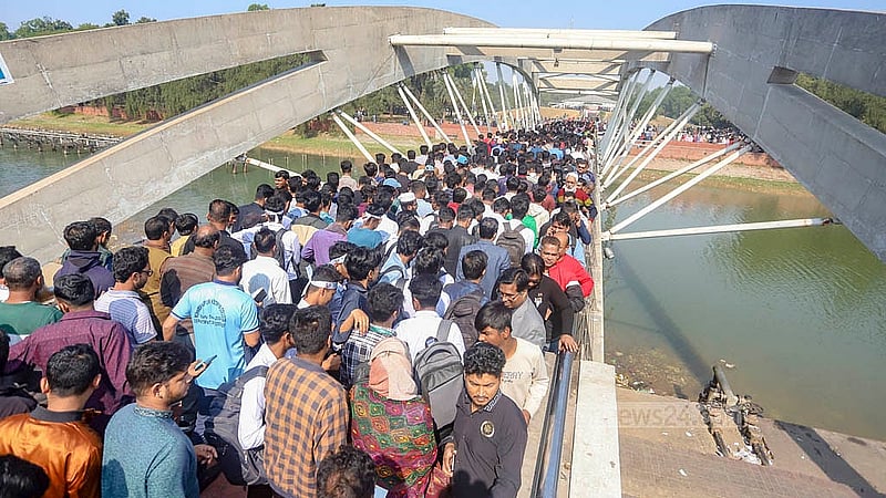 Crowds gathered at Dhaka’s Sher-e-Bangla Nagar to pay homage to BNP founder Ziaur Rahman on his 89th birth anniversary on Sunday, Jan 19, 2025. Photo: Abdullah al Momin