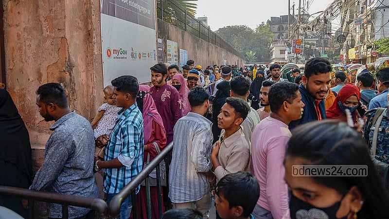 Lalbagh Fort does not usually see such heavy crowds even on holidays. Staff say many families are visiting as schools have finished annual exams. Photo: Mahmud Zaman Ovi