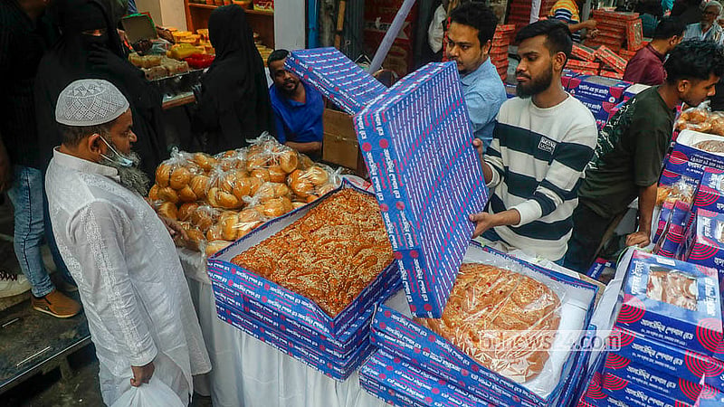 People throng different bakeries to buy bread in Old Dhaka on Tuesday, Feb 3, 2026, on the occasion of Shab-e-Barat. Photo: Abdullah Al Momin