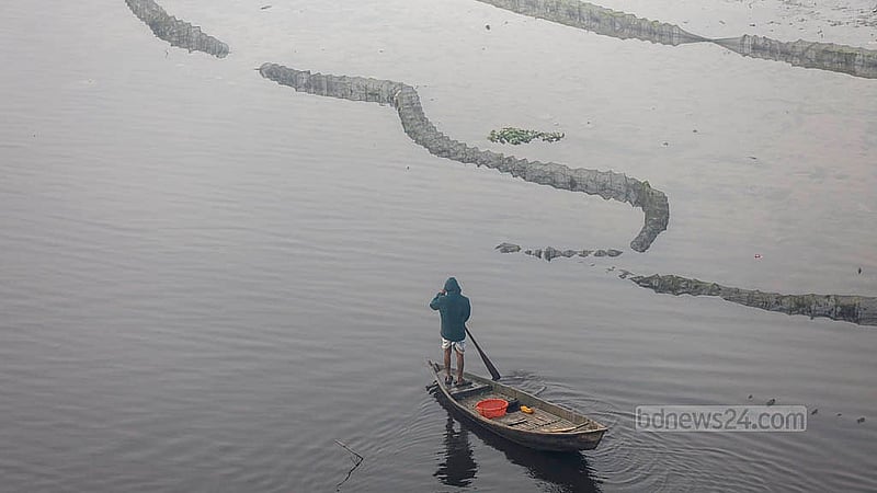 Fish of all sizes are caught in the banned China duari nets in the Dhaleshwari River in Manikganj. Photo: Mahmud Zaman Ovi