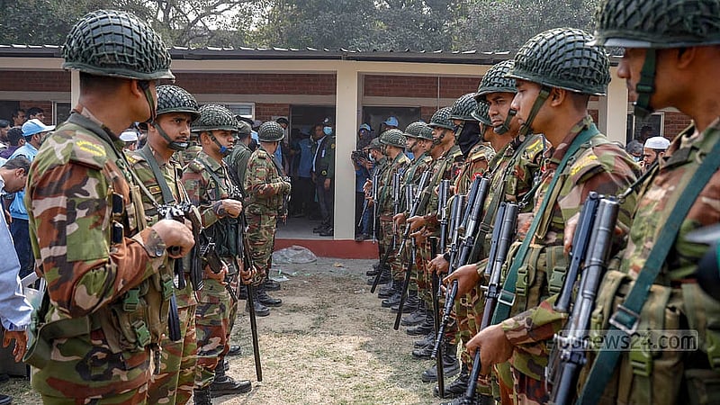 Army personnel stand guard as election materials for Dhaka 7 are distributed from the assistant returning officer’s centre at Azimpur Girls’ School and College. Photo: Mahmud Zaman Ovi