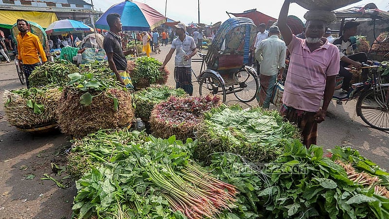 Wholesalers at Dhaka's Shyambazar have stocked a variety of vegetables, reporting a slight drop in winter vegetable prices over the past week. Photo: Abdullah al Momin