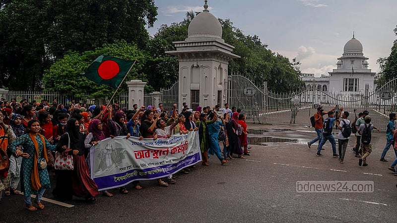 Demonstrators against quotas in government jobs march towards Shahbagh from the High Court area on Wednesday, Jul 3, 2024. Photo: Mahmud Zaman Ovi
