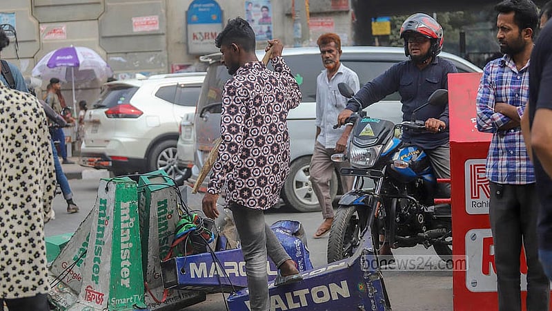 Garment workers protest by blocking the road after a female colleague was killed near the Chairman Bari U-turn in Banani on Monday, Mar 10, 2025. Some demonstrators walk around with sticks in hand. Photo: Abdullah al Momin