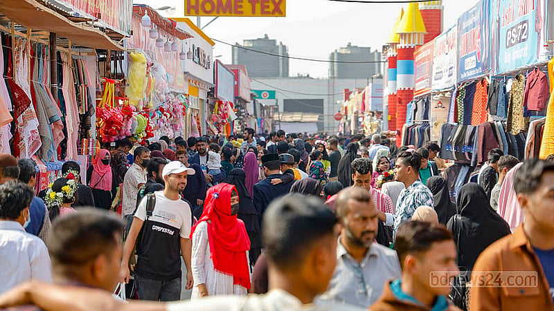 Traders and attendees flock to the Dhaka International Trade Fair on Friday, Jan 17, 2025 at the ‘Bangladesh China Friendship Exhibition Centre’ in Purbachal. Photo: Mahmud Zaman Ovi