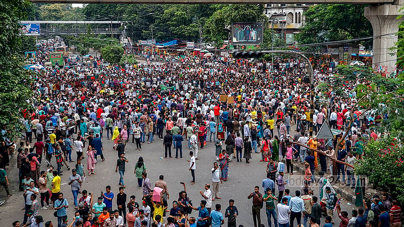 Hindu devotees block Dhaka's Shahbagh on Saturday, Aug 10, 2024, raising four demands while chanting slogans against attacks on minorities . Photo:Mahmud Zaman Ovi