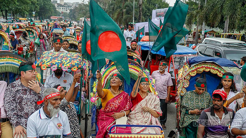 Sharmeen S Murshid, advisor on women and children affairs, and Farida Akhter, advisor on fisheries and livestock, attended the rickshaw rally at Manik Mia Avenue. Photo: Mahmud Zaman Ovi