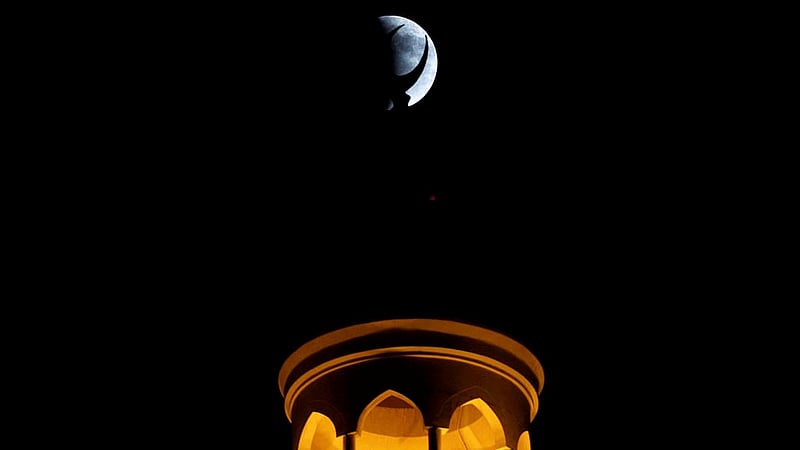 A "Blood Moon" is seen during a total lunar eclipse in Doha, Qatar, September 7, 2025. Photo: Reuters