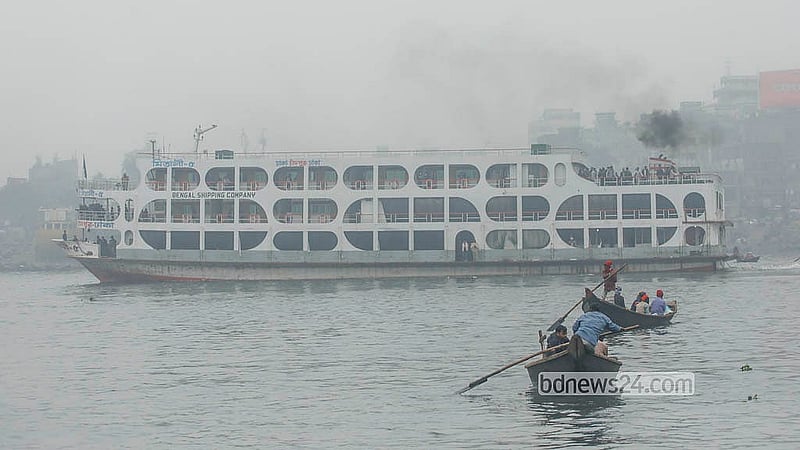 The Buriganga River is covered in a blanket of fog. Boatmen continue ferrying passengers at Sadarghat, where even a moment of distraction could lead to accidents. Photo: Abdullah al Momin