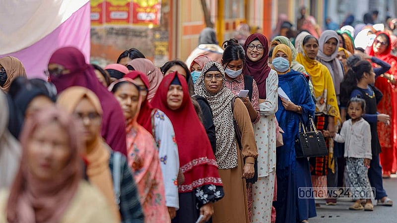 A long line of women voters queues at the Holy Crescent School and College centre in Dhaka's Banasree on Thursday, Feb 12, 2026. There are seven booths at this centre. Photo: Mahmud Zaman Ovi