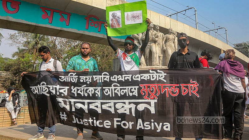 Dhaka University students from numerous departments staging demonstrations in front of the Raju Sculpture, demanding the highest punishment for the rapists. Photo: Abdullah al Momin