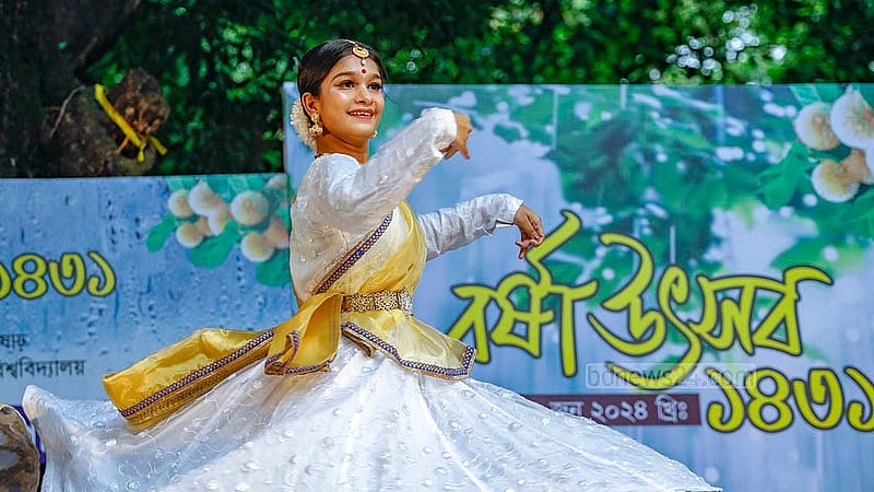 A dancer performs at a Borsha Uthshob event at Bakultola on the Dhaka University Faculty of Fine Arts premises to commemorate the start of the rainy season on the first day of Asharh, Saturday, Jun 15, 2024. Photo: Mahmud Zaman Ovi