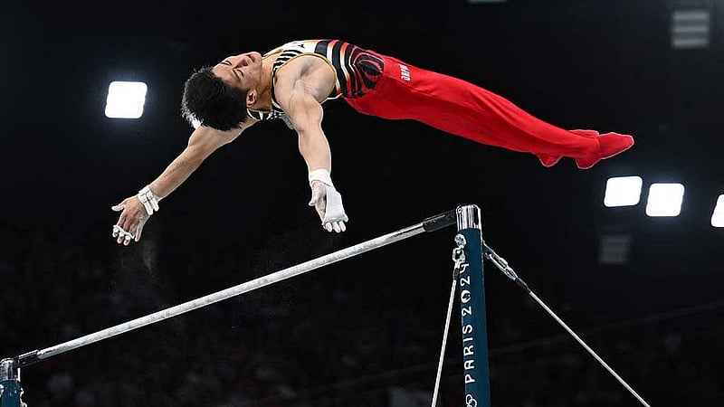 Paris 2024 Olympics - Artistic Gymnastics - Men's Team Final - Bercy Arena, Paris, France - July 29, 2024. Daiki Hashimoto of Japan in action on the Horizontal Bar. REUTERS/Andy Chua