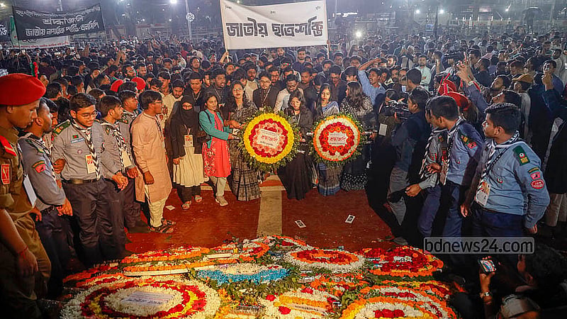 Jatiya Chhatra Shakti, the student wing of the NCP, offers floral tributes at the Central Shaheed Minar on International Mother Language Day, Feb 21, 2026.Photo: Mahmud Zaman Ovi