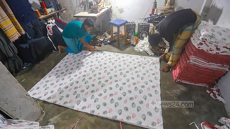 Workers crafting blankets at a factory in Mitali Market in Siddhirganj's Signboard area. Photo: Abdullah al Momin