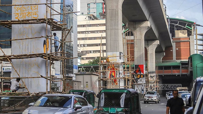 Graffiti depicting nearly 16 years of activities by the autocrat Awami League government is being painted on the metro rail pillars from Karwan Bazar to Farmgate on Saturday, Jul 5, 2025. The work will be completed ahead of the first anniversary of Sheikh Hasina’s departure during the mass uprising. Photo: Abdullah al Momin