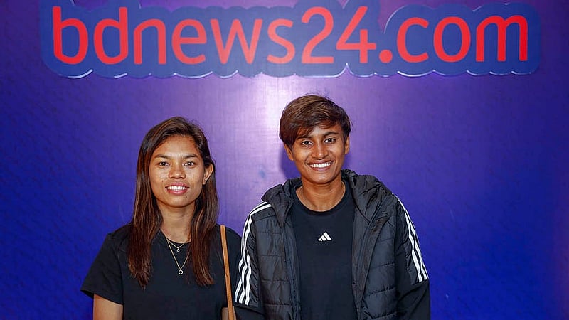 Sabina Khatun and Maria Manda, captain and vice-captain of the Bangladesh Women’s Football Team, attend the 18th anniversary celebration of bdnews24.com.