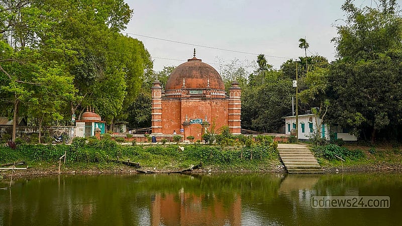 Visitors from different parts of Bangladesh gather daily to see the Atia Mosque, one of Tangail’s key attractions. Photo: Tanzinur Rahman Bhuiyan