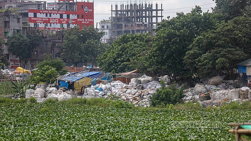 Huge white bags crowd the banks of the Buriganga’s original channel in West Islambagh. They are filled with plastic brought there for recycling. Photo: Mahmud Zaman Ovi