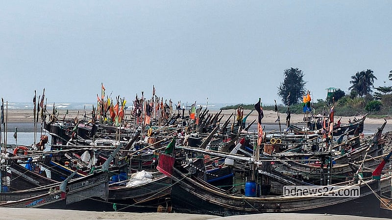 Trawlers have been anchored at Shah Porir Dwip in Cox’s Bazar’s Teknaf even before the fishing ban took effect. The trawlers will wait in rows until the 58-day ban ends. Photo: Jashim Mahmud