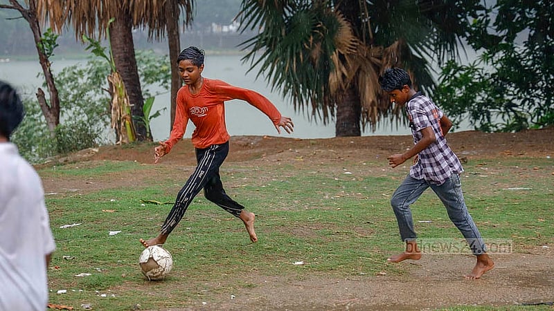 Children play football in the rain in Dhaka’s Hatirjheel on Thursday, May 1, 2025. Photo: Mahmud Zaman Ovi