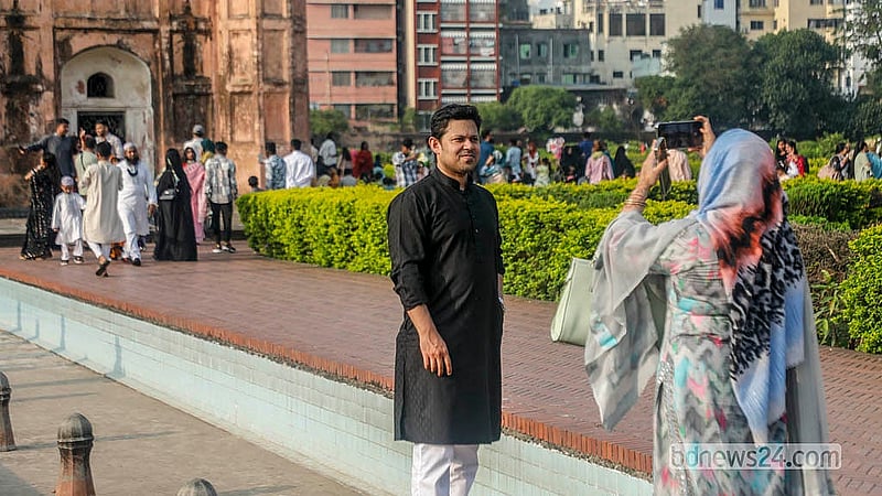 The fort was crowded with people of all ages, many capturing memories with photographs.  Photo: Abdullah al Momin