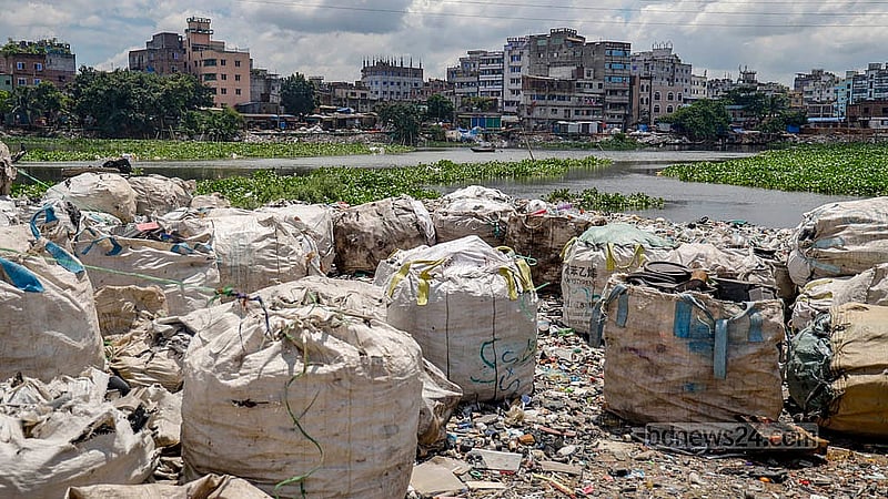 Huge white bags crowd the banks of the Buriganga’s original channel in West Islambagh. They are filled with plastic brought there for recycling. Photo: Mahmud Zaman Ovi
