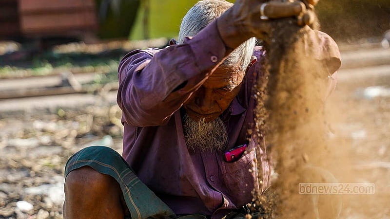 Matiur Rahman first collects the dust from the ship repair site in the Keraniganj dockyard and takes it to the riverbank. There, he sits and sifts the dust, allowing air to blow it away and separate the brass. Photo: Mahmud Zaman Ovi