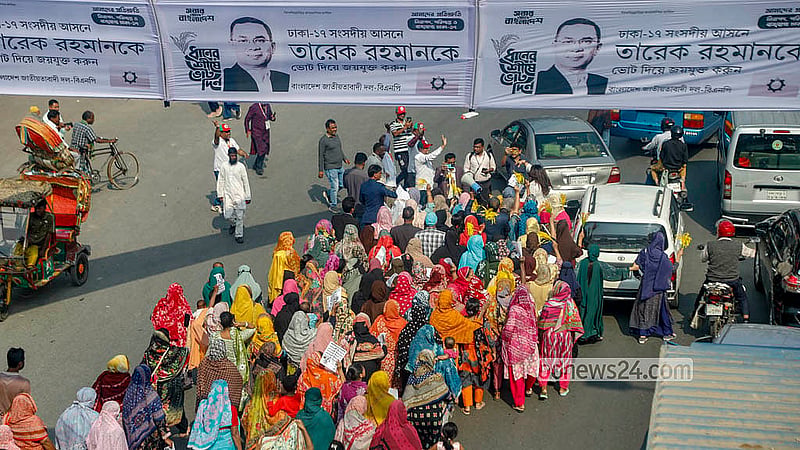 Leaders and activists of the Dhaka-17 constituency brought out a procession to join the BNP rally at Dhaka’s ECB Chattar. Photo: Abdullah Al Momin