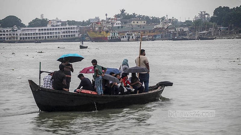 Boatmen ferry passengers across the clear Buriganga waters from the rain on Saturday, Aug 23, 2025. However, when the water recedes, boat traffic is disrupted due to poor navigability and the presence of hyacinths. Photo: Abdullah Al Momin