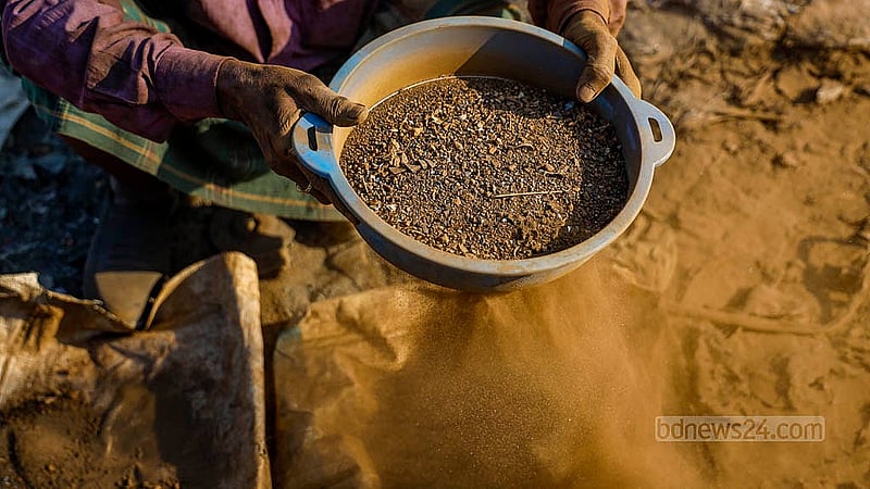 Matiur Rahman sifts through the dust created during shipbreaking and collects the brass particles he finds using a sieve. After filtering them through the sieve, he washes them in water. Photo: Mahmud Zaman Ovi