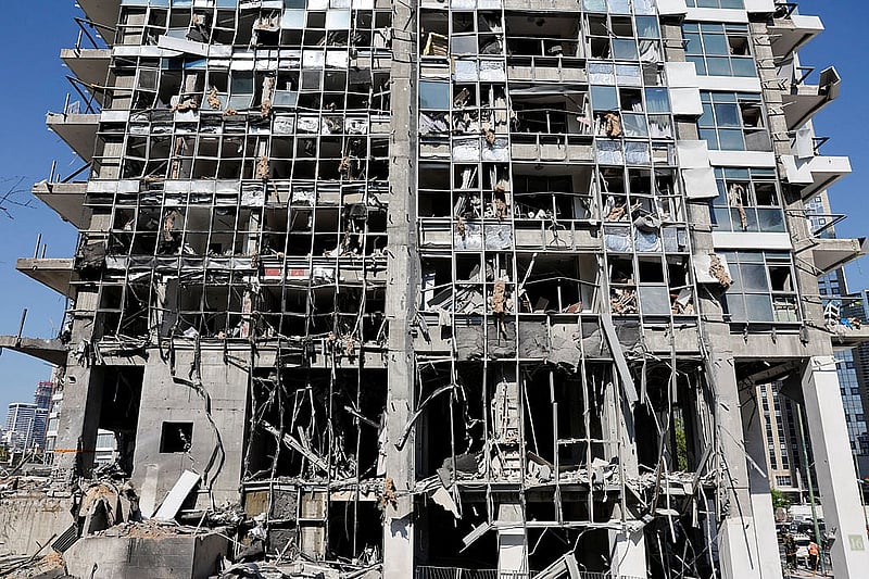 A view shows a damaged building at an impact site following a missile strike from Iran on Israel, in Ramat Gan, Israel June 19, 2025. Photo: Reuters