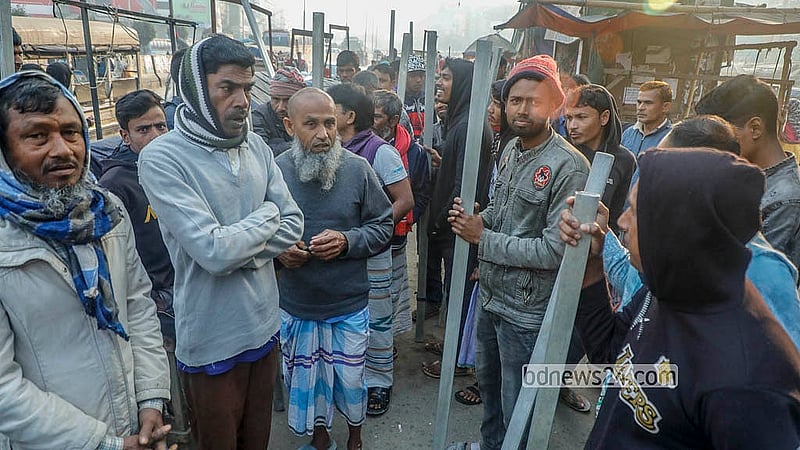 Masons also come to the Hemayetpur bus terminal area in Savar in search of work. Their wages differ depending on the demand for the job. Photo: Abdullah Al Momin