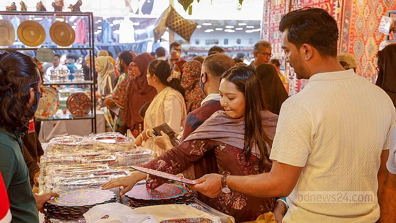 Visitors crowd a Turkish stall selling household items at the Dhaka International Trade Fair on Friday, Jan 30, 2026. Photo: Mahmud Zaman Ovi