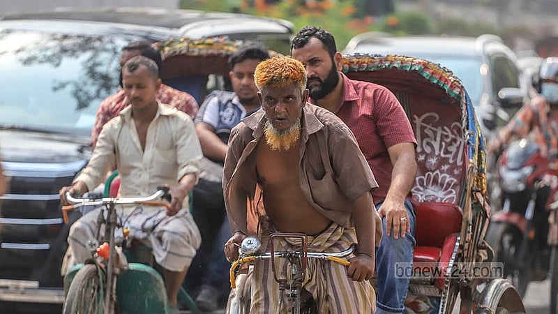Labourers are subject to more suffering due to the heat. A rickshaw puller unbuttons his shirt to find some relief amid the heatwave gripping Dhaka on Sunday, Apr 6, 2025. Photo: Abdullah al Momin