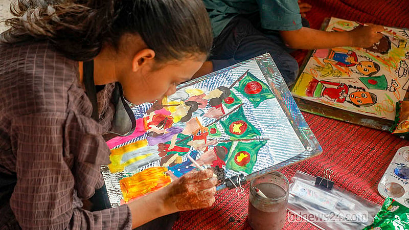 Young artists depict the atrocities of the 1971 Liberation War during a competition at Dhaka University’s Jagannath Hall on Wednesday, Mar 25, 2026, marking Genocide Day. Photo: Abdullah Al Momin