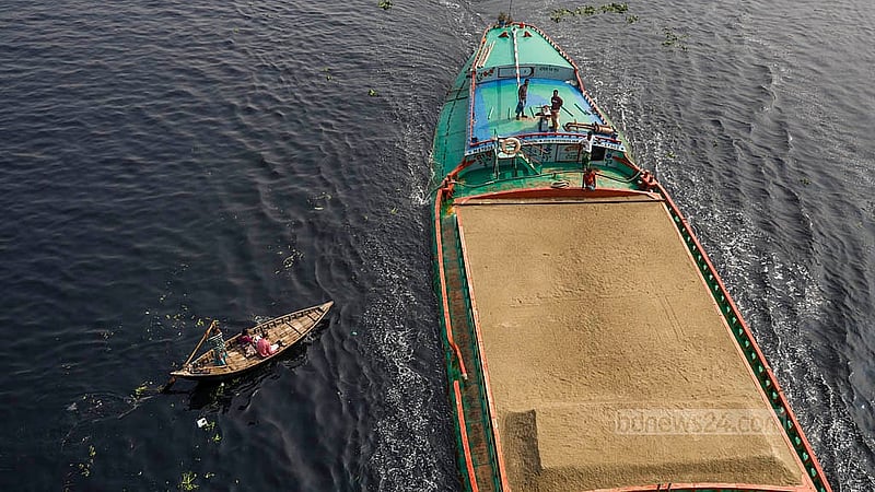 The water of the Buriganga River is inky black with pollution. The boats that cross it leave white foam in their wake, as seen in this photo taken from Babubazar Bridge. Photo: Mahmud Zaman Ovi